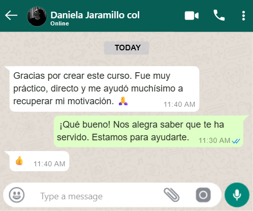 mujer escribiendo metas de vida